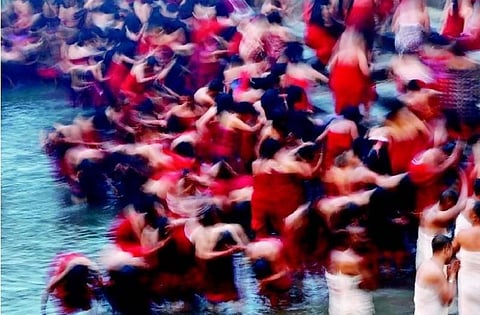 கடவுளின் காலத்தில்﻿