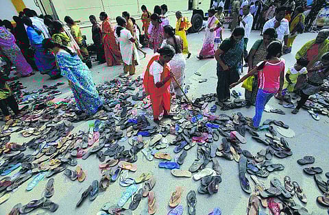 செருப்பு தொலைந்த கதைகள்﻿