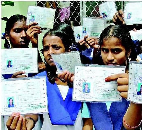 மாணவர்களுக்கு அடுத்த வாரத்தில் புதிய பஸ் பாஸ் விநியோகம்﻿: தற்போதுள்ள பாஸ் ஆகஸ்ட் வரை செல்லும்﻿