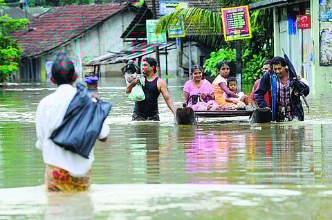 கன மழை, வெள்ளம்: இலங்கையில் 12 பேர் பலி