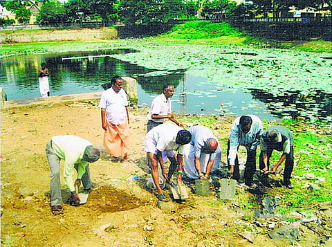 20 ஆண்டுகளில் 30 நீர்நிலைகள் மீட்பு- சாதனைப் பயணத்தில் சாமானிய மனிதர்கள்