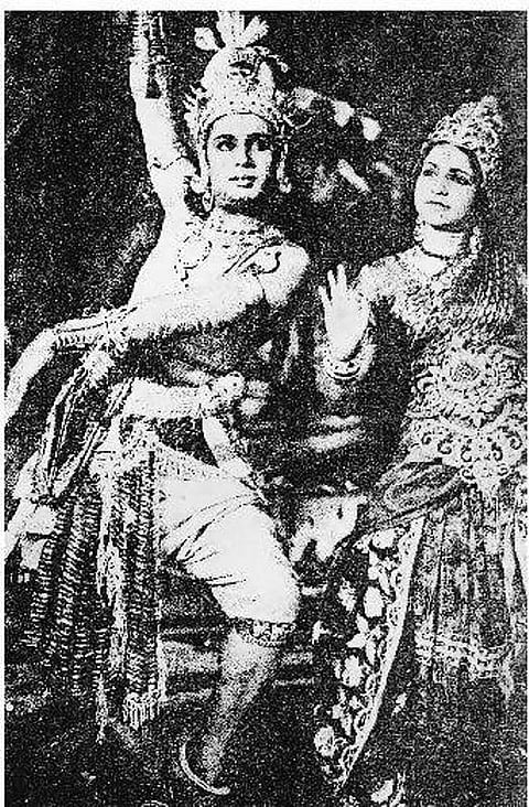 திரையும் இசையும்: விதியைச் சுமந்த விழிகள்