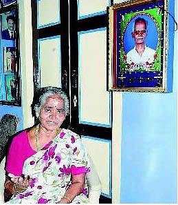 கணவர் நினைவாக நூலக மகால்﻿: மக்களுக்காக சொந்த செலவில் கட்டிக் கொடுத்த மூதாட்டி﻿