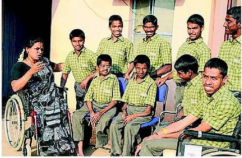 ஆண்டவன் அருளால் 23 குழந்தைகளுக்கு அன்னையாக இருக்கிறேன்﻿: மானுட சேவையில் மாலதி ஹொல்லா