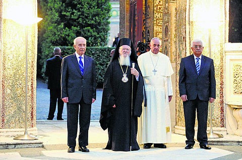 போப்பாண்டவர் கூட்டுப் பிரார்த்தனையில் இஸ்ரேல், பாலஸ்தீன அதிபர்கள் பங்கேற்பு﻿