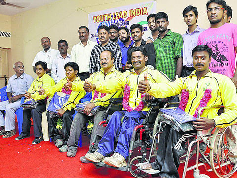 இளைஞர்களின் உதவியால் பாரா ஒலிம்பிக் செல்லும் 5 மாற்றுத்திறனாளிகள்