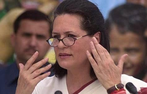 சோனியாவுக்கு எதிராக சீக்கியர் அமைப்பு தொடர்ந்த வழக்கு தள்ளுபடி