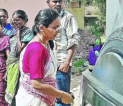 பாலியல் வன்கொடுமைக்கு ஆளான சிறுமிகள்: அதிகாரிகளை குற்றம்சாட்டும் சமூக ஆர்வலர்கள்