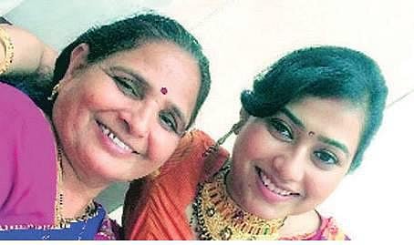 ஐ.ஏ.எஸ். தேர்வில் மருமகளை வெற்றி பெறச் செய்த மாமியார்