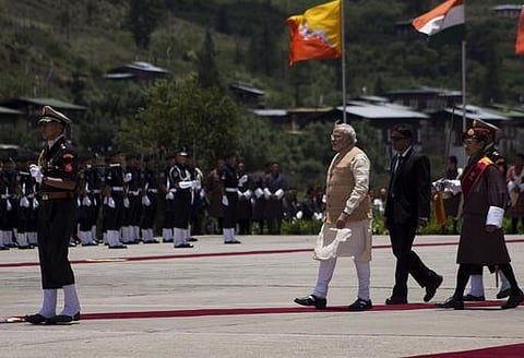 பூடானில் பிரதமர் மோடிக்கு உற்சாக வரவேற்பு; மன்னருடன் சந்திப்பு