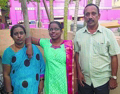 தன்னம்பிக்கை தந்த பரிசு: கலெக்டராகிறார் பார்வையற்ற மாணவி