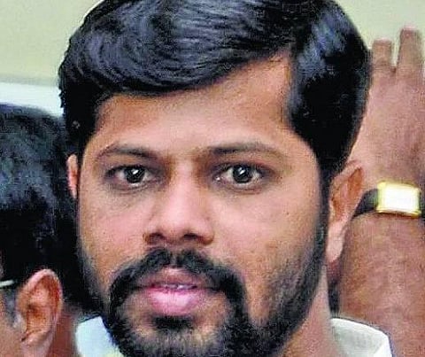 திருச்சி துணை மேயர் ஆசிக் மீரா திடீர் ராஜினாமா﻿: பரபரப்பான பின்னணி தகவல்கள்﻿