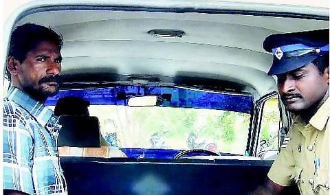 தந்தம், மரம் கடத்தல் யானை வீரப்பன் கைது﻿