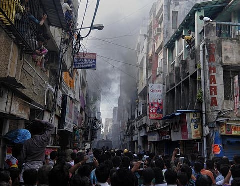 குறுகலான தெருக்கள்.. நெரிசலான கட்டிடங்கள்﻿