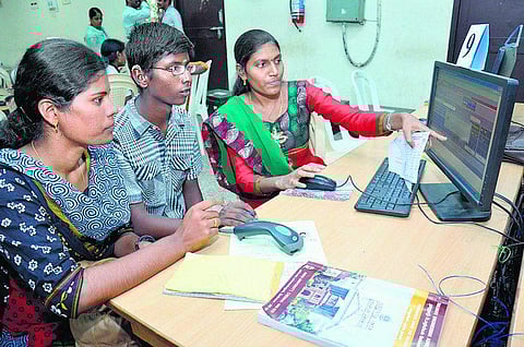 பொறியியல் படிப்பில் 1.76 லட்சம் இடங்கள் கவுன்சலிங் மூலம் நிரப்பப்படும்- அண்ணா பல்கலை. துணைவேந்தர் தகவல்