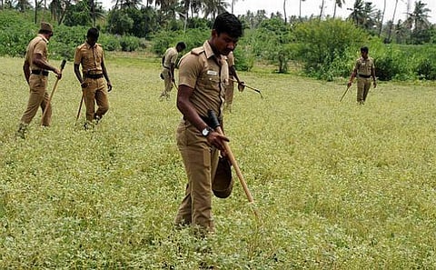 கரூரில் பலாத்காரம் செய்து இளம்பெண் கொலை: வாக்காளர் பட்டியல் அடிப்படையில் விசாரணை