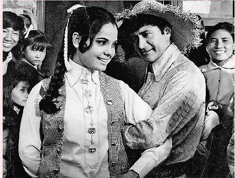 திரையும் இசையும் : ஒரு கொடியில் இரு மலர்கள்﻿