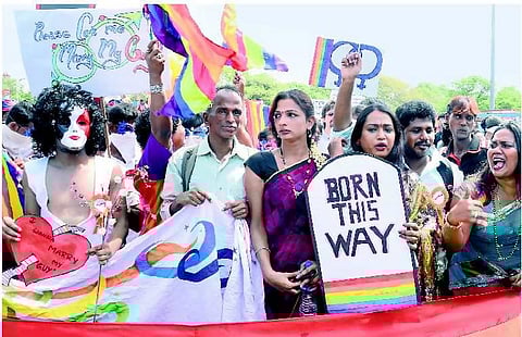 சுயத்தை வெளிப்படுத்த ஒரு பேரணி﻿