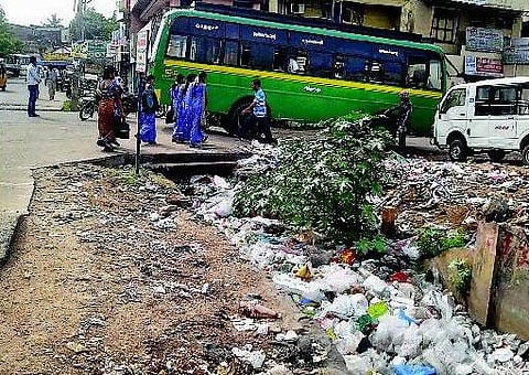 குப்பை நகரமாக மாறிய செங்கல்பட்டு நகராட்சி﻿: துப்புரவு பணியிடங்களை நிரப்புவது எப்போது?﻿
