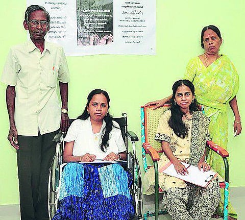 தசைச் சிதைவு நோயால் பாதிக்கப்பட்டவர்களுக்கு தன்னம்பிக்கையூட்டும் சகோதரிகள்: ஆதரவாய் நிற்கும் சேலம் அஸ்தம்பட்டி ‘ஆதவ்’