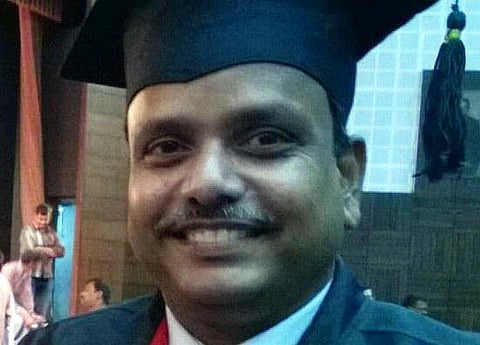 48 வயதில் பட்டயக் கணக்காளராக தேர்வு: மகளுக்கு தந்தை முன்மாதிரி