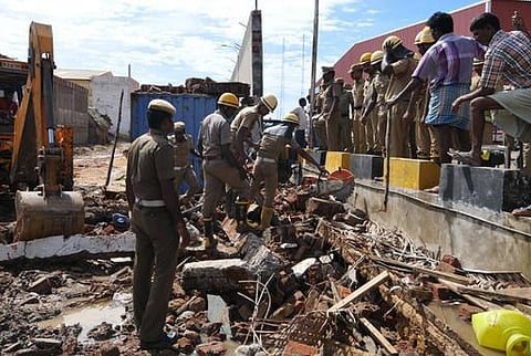 திருவள்ளூர் அருகே சுற்றுச்சுவர் இடிந்து 11 பேர் பரிதாப பலி: சென்னை அருகே மீண்டும் சோகம்﻿