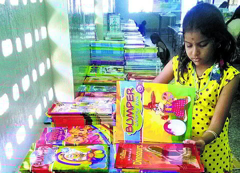 தொட்டு, உணர்ந்து புரிந்துகொள்ள குழந்தைகளுக்கான புத்தகங்கள்