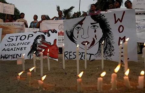 பெண்களைக் காக்க இரு கரங்கள் போதாது