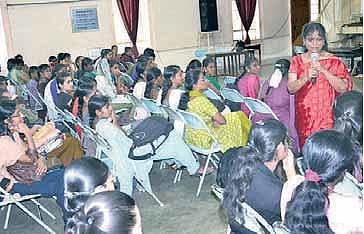 குடும்ப வன்முறைகளால் பாதிக்கப்படும் பெண்களுக்காக தனியாக இல்லம்﻿- செயல்வடிவம் கொடுக்கிறார் செல்வகோமதி﻿