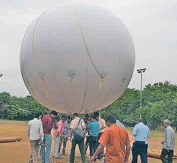 ஹீலியம் பலூனில் செல்போன் டவர்﻿: விபத்து பகுதிகளில் சிக்னல் கிடைக்க ஐஐடி புதிய முயற்சி﻿