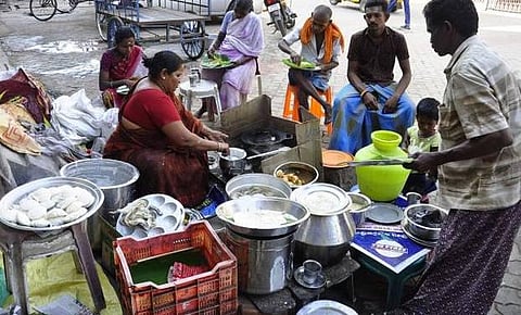 இந்தியாவில் சுற்றுலா விடுதிகளை விட சாலையோர உணவகங்கள் சுகாதாரமானவை: ஆஸ்திரேலிய உணவு ஆய்வாளர் தகவல்