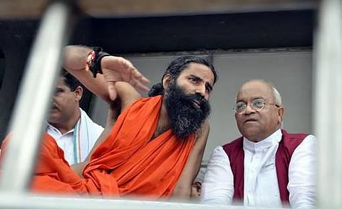 பயங்கரவாதி ஹபீஸ் சயீதை அரசின் தூதராக சந்திக்கவில்லை: பத்திரிகையாளர் விளக்கம்