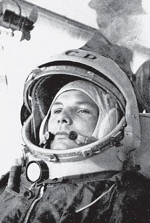 விண்ணைத் தொட்ட மனிதர்கள்﻿