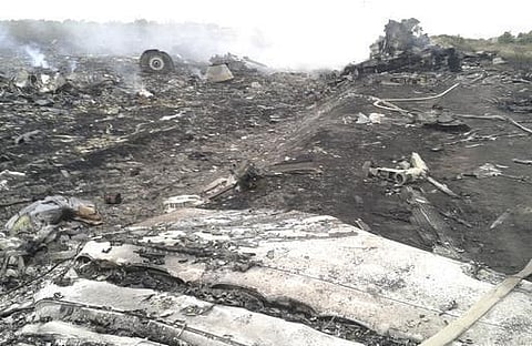 உக்ரைனில் மலேசிய பயணிகள் விமானம் மீது ஏவுகணைத் தாக்குதல்: 295 பேர் பலி