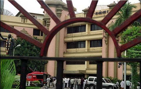 கட்சி நடவடிக்கை ரத்து:  கழக உறுப்பினராக தொடர பழனிமாணிக்கம், இன்பசேகரனுக்கு அனுமதி