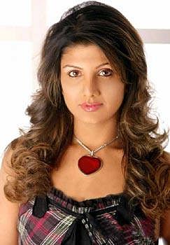 நடிகை ரம்பா குடும்பத்தினர் மீது வரதட்சணை புகார்﻿