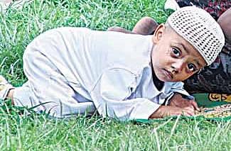 கொஞ்சி மகிழாத ஒரு தந்தை