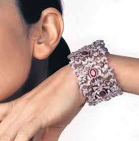 டிரெண்டியான பிரேஸ்லெட்டுகள்