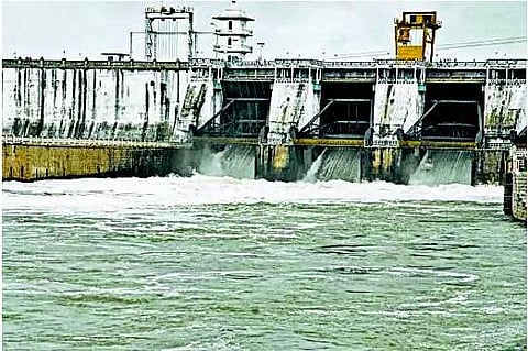 கபினி அணையின் முக்கிய மதகுகளில் விரிசல்﻿: கரையோர மக்கள் அஞ்சத் தேவையில்லை என பொறியாளர் விளக்கம்﻿