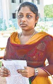 போலீஸ்காரர்களால் பாலியல் தொந்தரவு:  கமிஷனர் அலுவலகத்தில் இளம்பெண் புகார்﻿