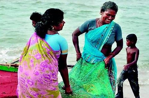 கடல்புறத்தில் ஒரு பெண்...