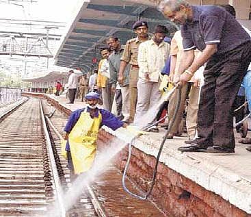 பயணிகள் ரயில்களில் பசுமை கழிப்பறை வசதி: அறிக்கை தாக்கல் செய்ய நீதிமன்றம் உத்தரவு