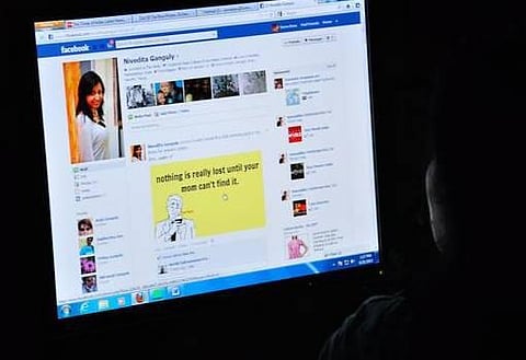 நீங்கள் அதிகம் பதற்றமடைகிறீர்களா?- உங்கள் பேஸ்புக் போட்டோ பகிர்வுகளை சற்று கண்காணியுங்கள்