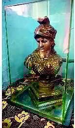 5 தலைமுறைகளாக பழங்கால பொருட்களை பாதுகாக்கும் குடும்பம்﻿