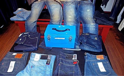 ஜீன்ஸும் செல்பேசியும் பெண்களின் அடிப்படை உரிமை: ஹரியாணா பஞ்சாயத்து தலைவர் கருத்து