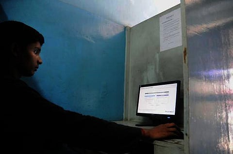 இணையவாசிகள் எண்ணிக்கை: 2014 இறுதிக்குள் அமெரிக்காவை முந்தும் இந்தியா!