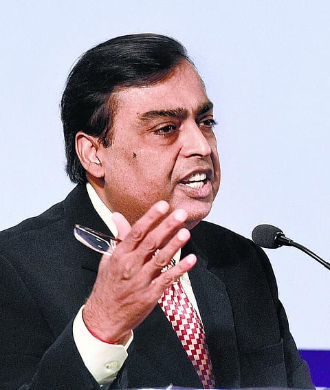 5 கோடீஸ்வரர்களிடம் குவிந்துள்ள ரூ.5,23,897 கோடி: இந்திய கோடீஸ்வரர்களின் சொத்தில் பாதியளவு