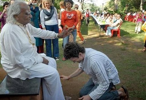 பழம்பெரும் யோகா குரு பி.கே.எஸ். ஐயங்கார் காலமானார்