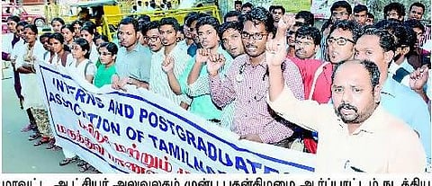 டிவி விவாத நிகழ்ச்சியில் விமர்சனம்: கண்டித்து டாக்டர்கள் போராட்டம்﻿ - முதல்வர் தனிப்பிரிவில் புகார் மனு