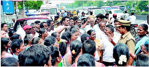 பிஏசிஎல் ரூ.1 கோடி சீட்டு மோசடி﻿﻿: மறியலால் அண்ணா சாலையில் போக்குவரத்து பாதிப்பு﻿﻿